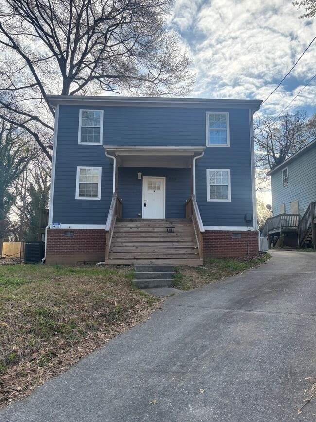Building Photo - 559 Woodlawn Ave NW