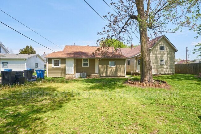 Building Photo - 329 W Locust St