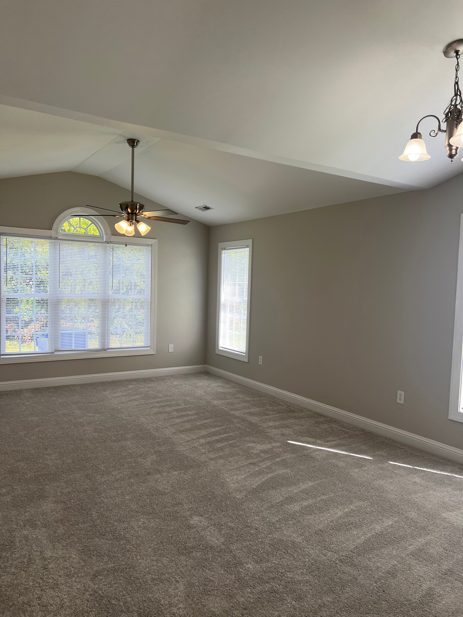 Building Photo - 1108 Crescent Meadows Dr