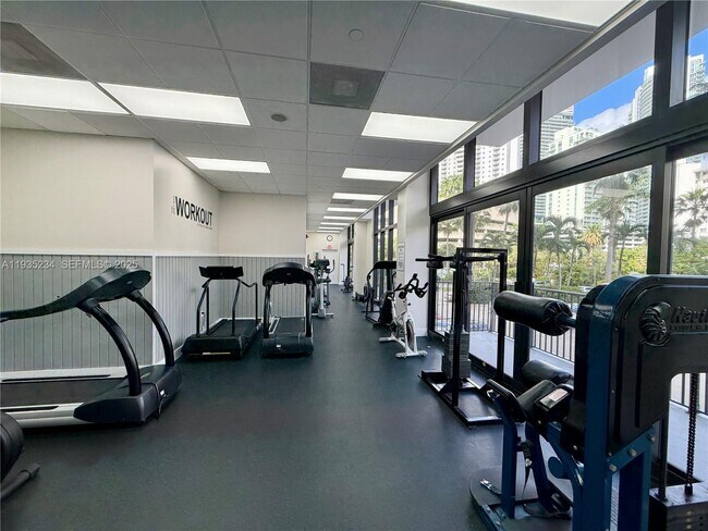 Building Photo - 1450 Brickell Bay Dr