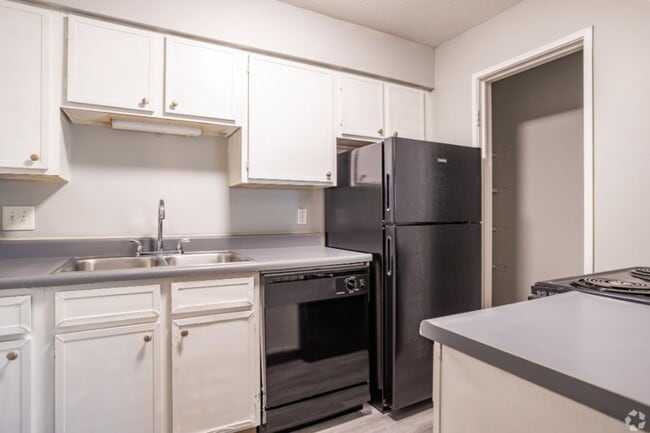 Building Photo - Sherwood Forest Apartments