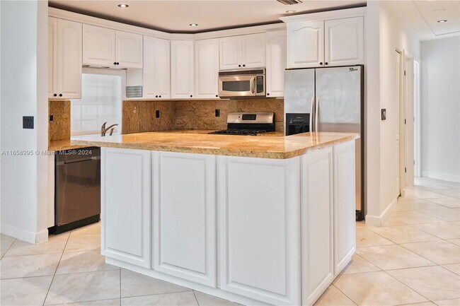 Building Photo - Northeast 18th Court, Miami, FL 33179 - 4 BR 2 BA house