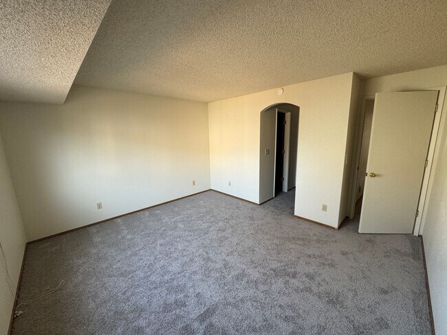 Building Photo - 1675 Round Mountain Cir