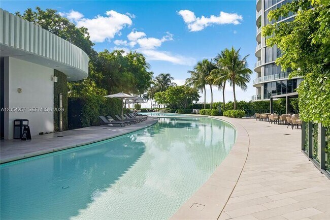 Building Photo - 2831 S Bayshore Dr