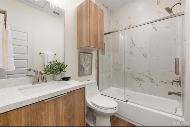 Building Photo - 12 Israel E Ave