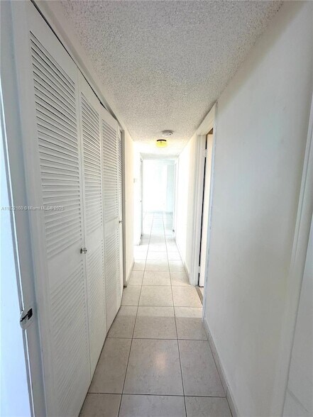 Building Photo - 4675 W 18th Ct