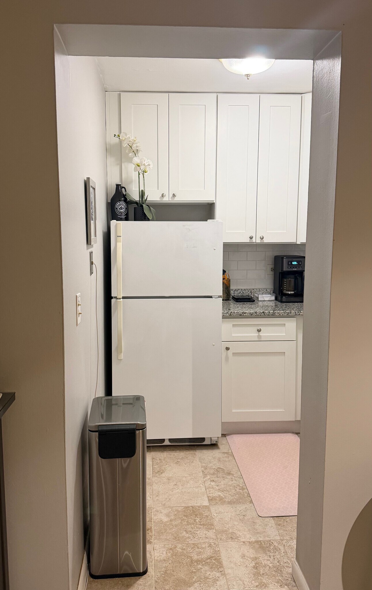 Building Photo - 426 W Barry Ave