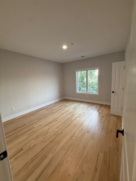 Unit 2 - Master Bedroom - 6009 Jefferson St