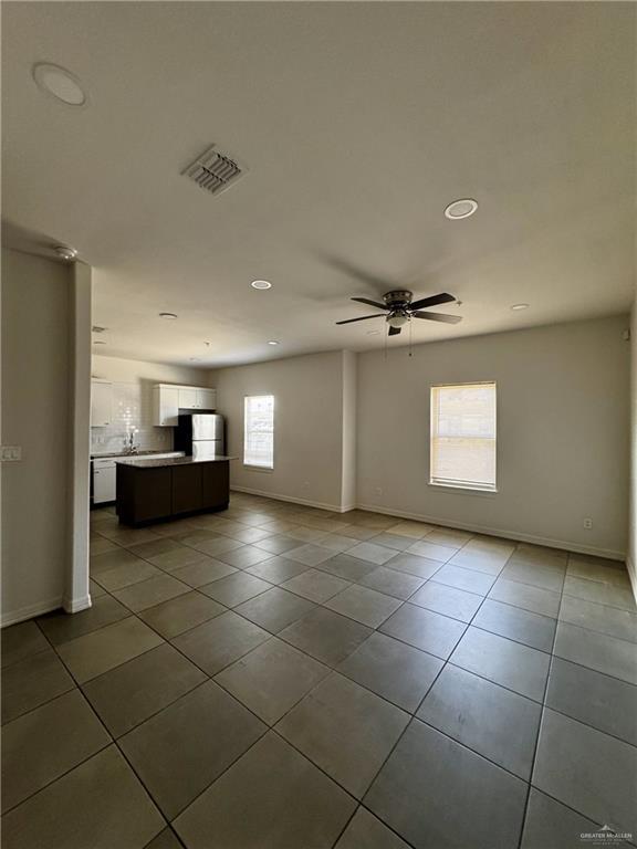 Building Photo - 8 Redbud E Ave