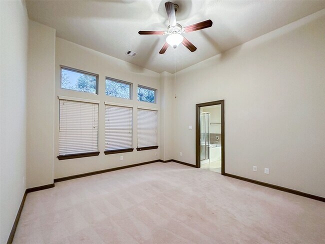 Building Photo - 95 Aventura Pl
