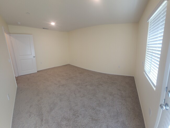 Building Photo - 438 Hollyhock St