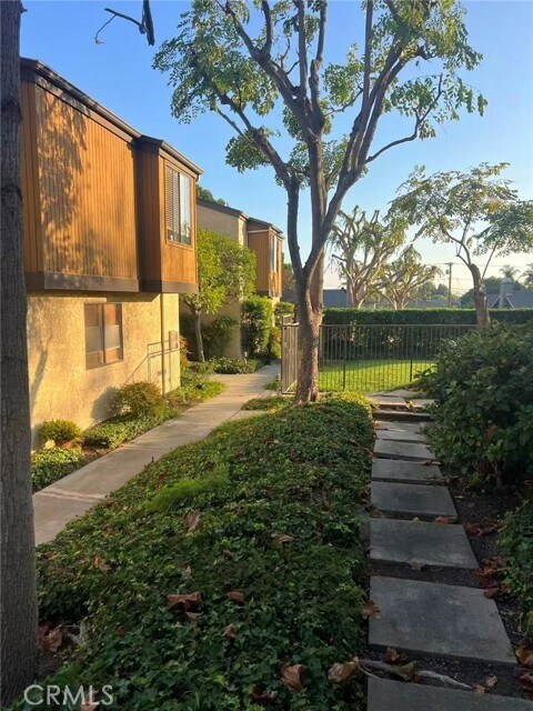 Building Photo - 239 Linwood Ave