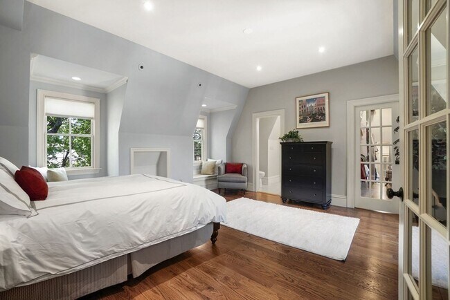 Building Photo - 28 Pennsylvania Ave