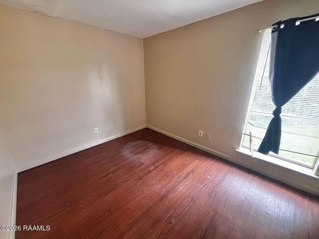 Building Photo - 102 Marigny Cir