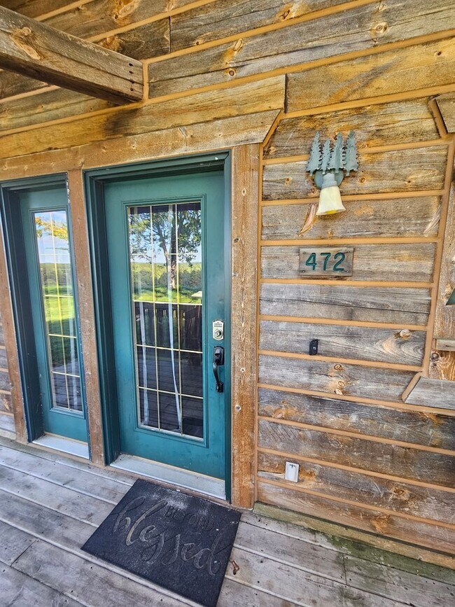 Building Photo - 2 Bed / 2 Bath Fully Furnished Cabin House...