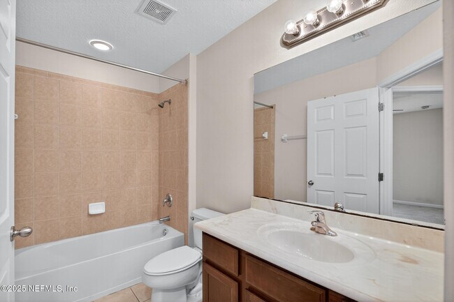 Building Photo - 3880 Buckthorne Dr