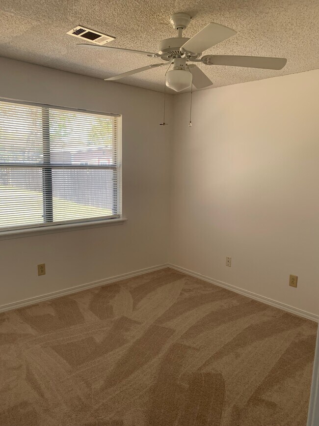 Building Photo - 806 Blvd de Orleans Blvd