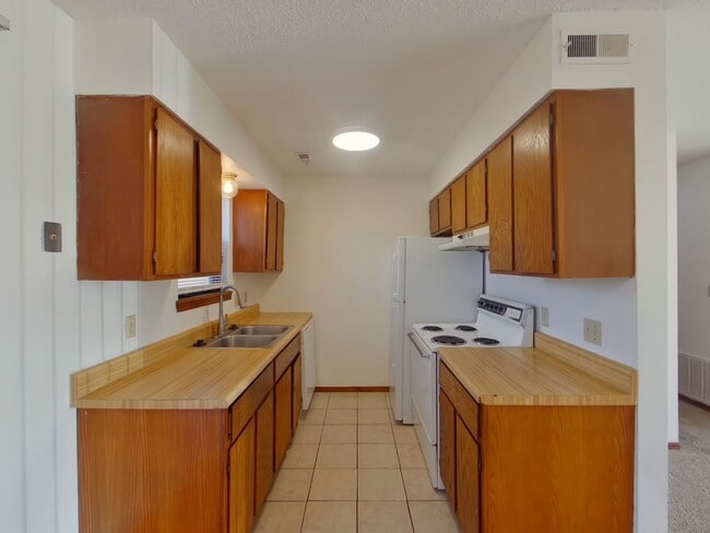 Building Photo - 3959 N Garland Cir