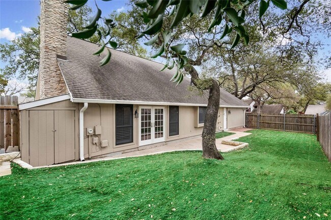 Building Photo - 8000 Manassas Dr