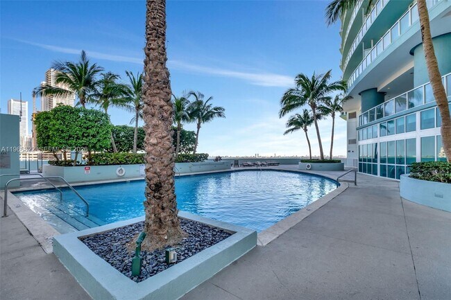 Building Photo - 1900 N Bayshore Dr