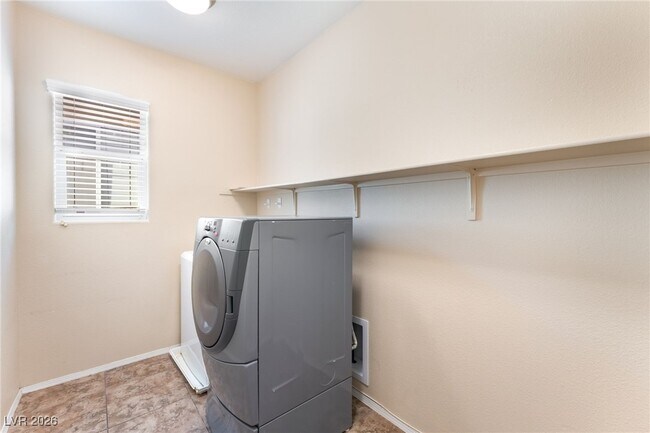 Building Photo - 10625 Mt Jefferson Ave