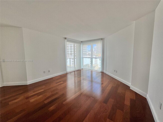 Building Photo - 16500 Collins Ave