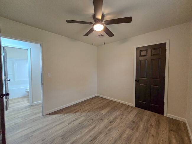 Building Photo - Beautifully remodeled 3 bed 1.5 bath home ...