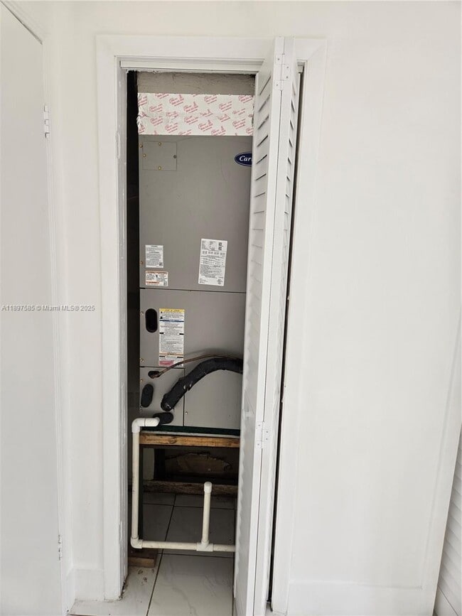 Building Photo - 310 SW 69th Ave