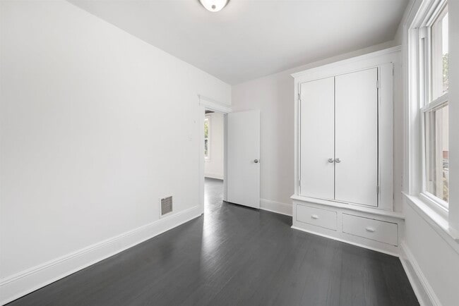 Building Photo - 52 E 48th St