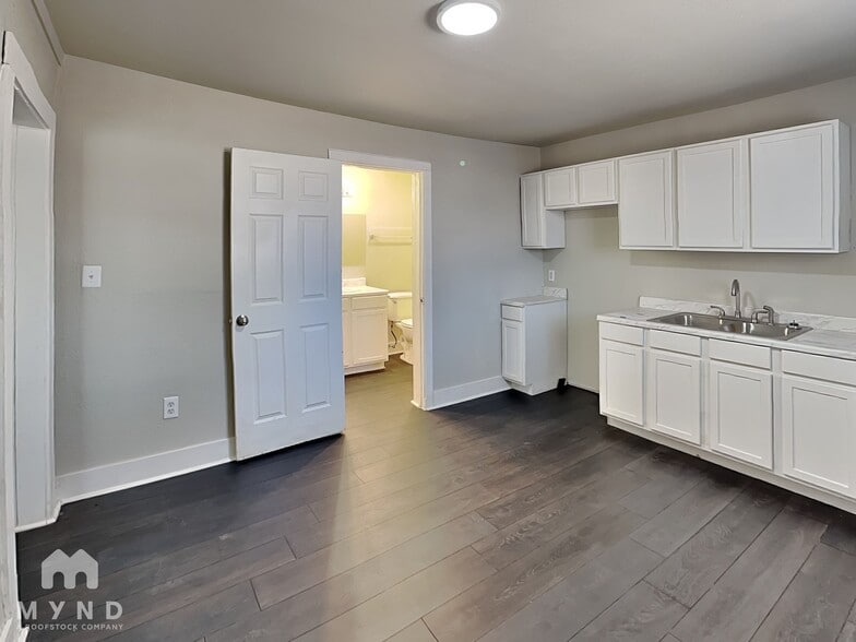 Building Photo - 2208 Avenue U A Ave