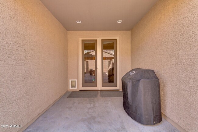 Building Photo - 21450 W Almeria Rd