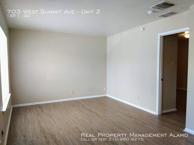 Building Photo - 703 W Summit Ave