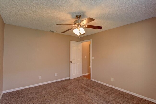 Building Photo - 2477 Deercroft Dr