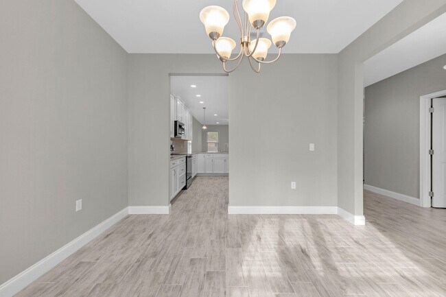 Building Photo - 702 Shady Ln Dr