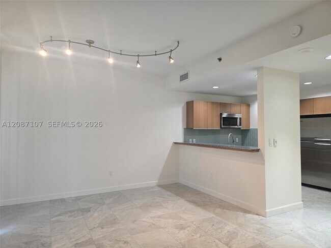 Building Photo - 1060 Brickell Ave