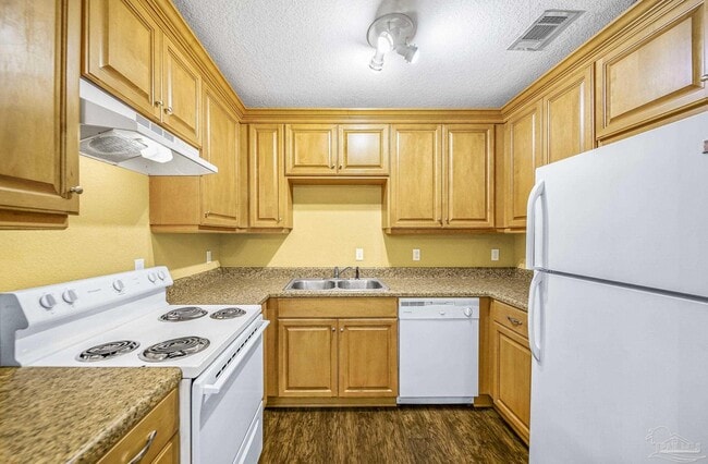 Building Photo - 7071 Lake Joanne Dr