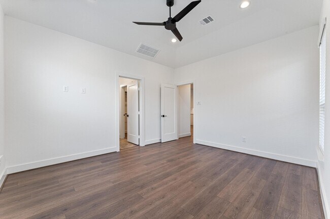 Building Photo - 2753 Sunny Briar Dr