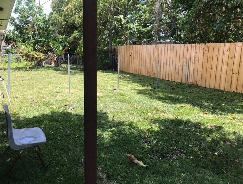 Backyard. Units separated by chain link fence. - 1426 NW 8th Ave