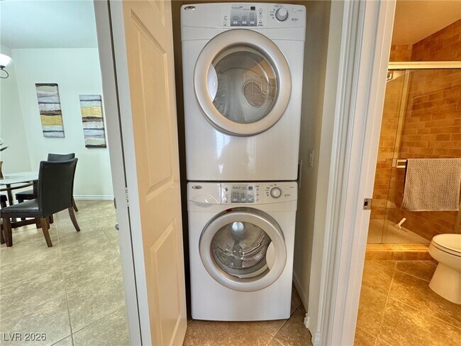 Building Photo - 39 E Agate Ave