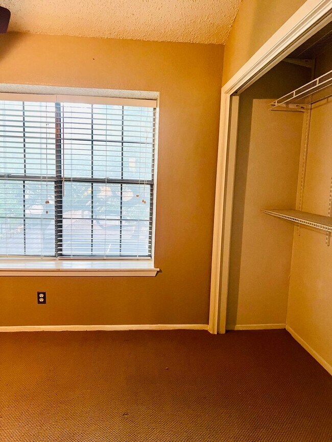 Building Photo - South Congress Condo Close to Downtown and...