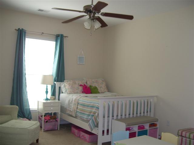 Building Photo - 35 Chapel Lake N