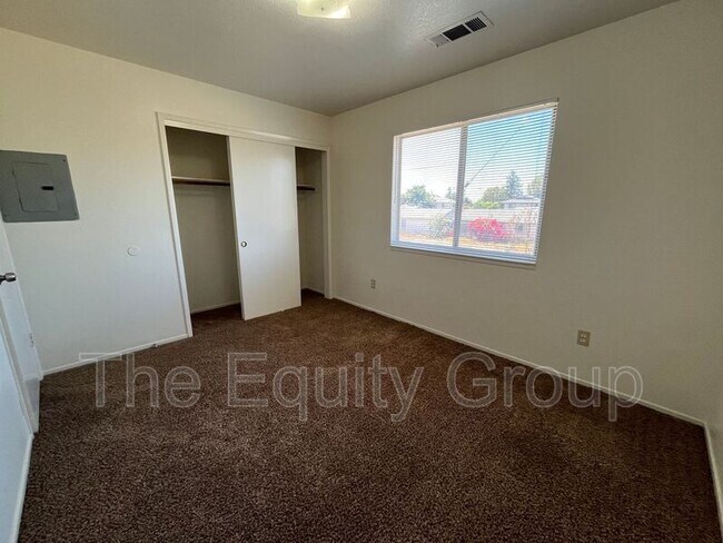 Building Photo - 859 W Mulberry Ave