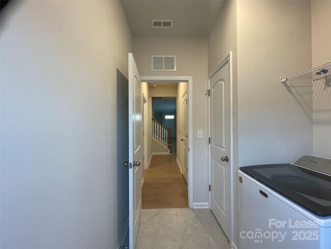 Building Photo - 403 Wescott St