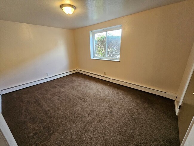 Building Photo - 1885 N Taylor Rd