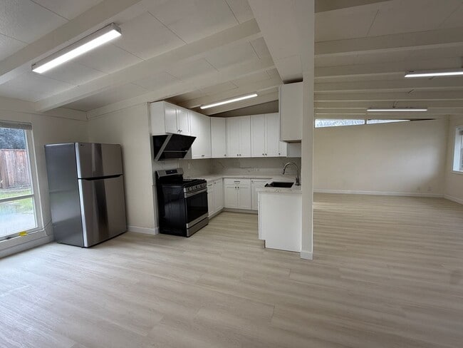 Building Photo - 2598 Dixon Dr