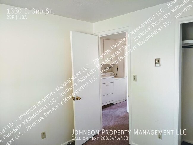 Building Photo - 1330 E 3rd St