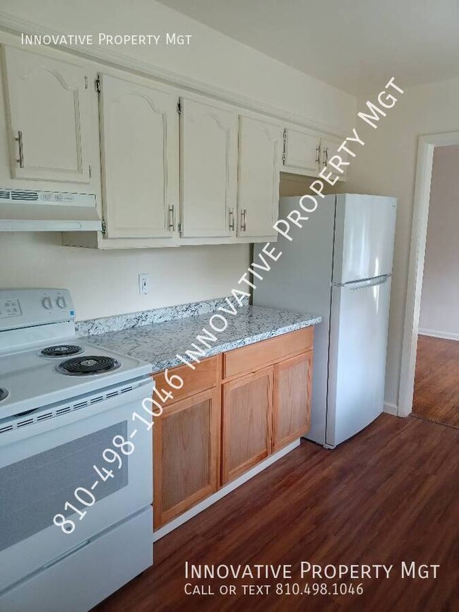 Building Photo - 3087 Hatherly Ave