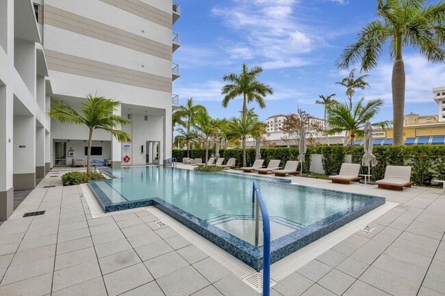Building Photo - 155 E Boca Raton Rd