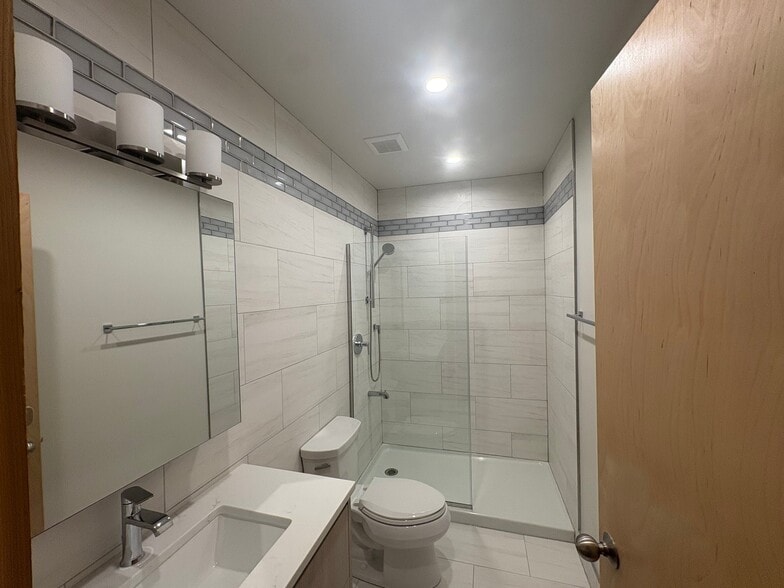 Building Photo - 4611 S Ellis Ave