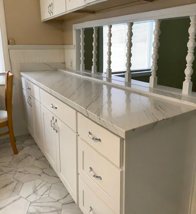 Building Photo - Beautifully Renovated 3-Bedroom Rambler with Bonus Room – East Bremerton